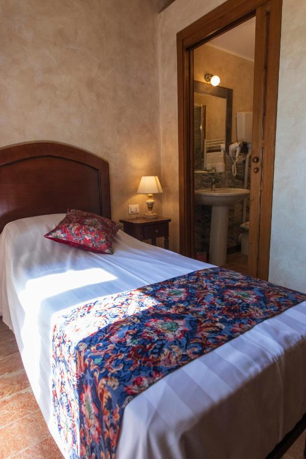 פאנו Locanda Di Montegiove מראה חיצוני תמונה